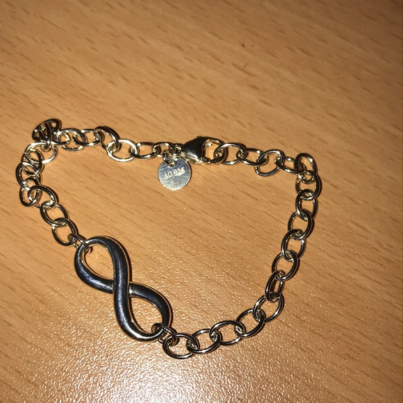 Tiffany & Co Infinity Bracelet in Sterling Silver - Picture 4 of 5